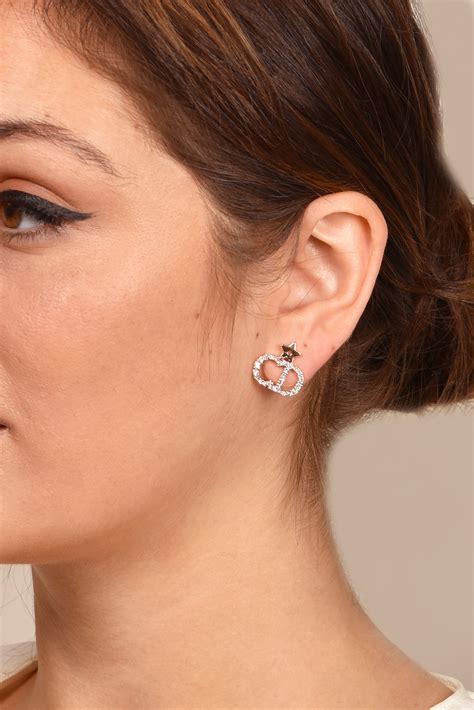 christian dior stud earrings.